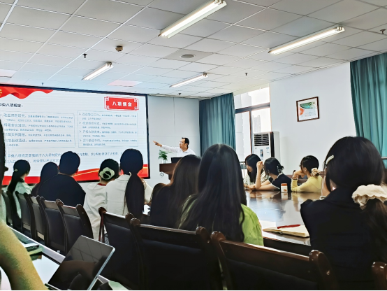 风景园林学院“感党恩、筑防线、育新风”专题党课顺利召开